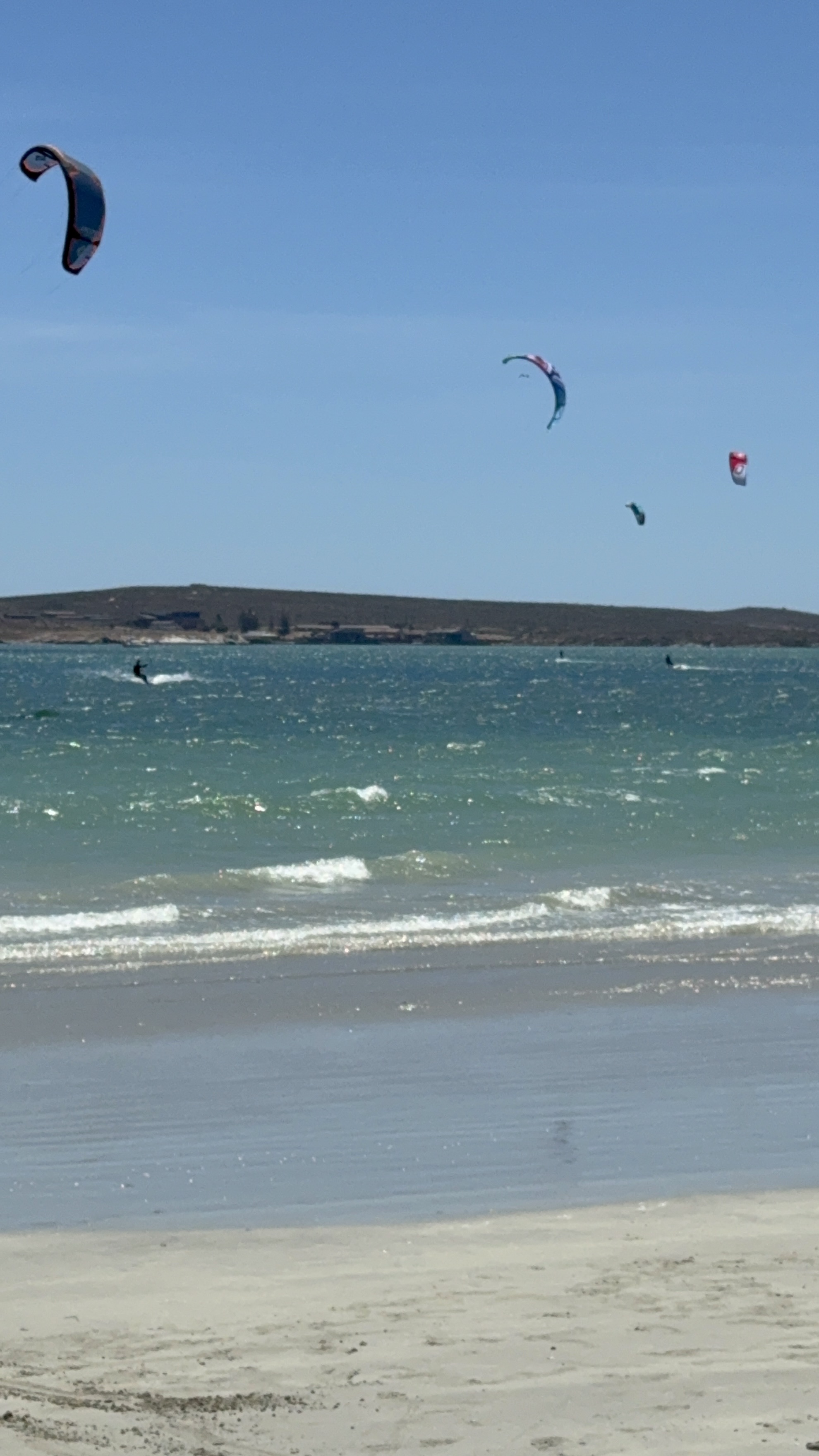 Kitesurfing on turquoise water at Shark Bay
